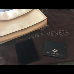 Cream colored leather bottega veneta bag